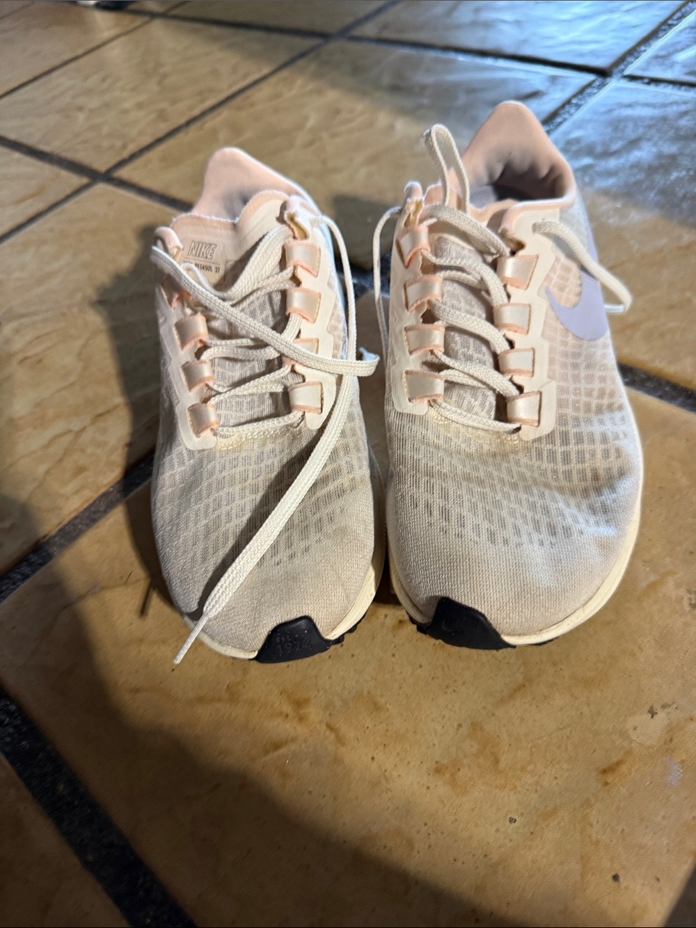 Nike zoom Pegasus 37 Women's Pale Pink and White Athletic Sneakers,